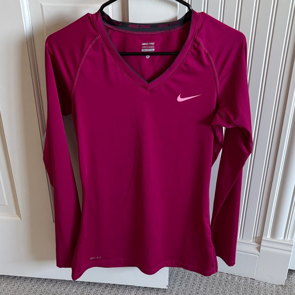 Nike Pro Women's V-neck Magenta Long Sleeve Dri-Fit Tee Size Medium